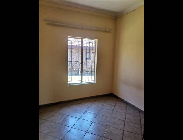 2 BEDROOM APARTMENT FOR SALE IN OLIEVENHOUTBOSCH